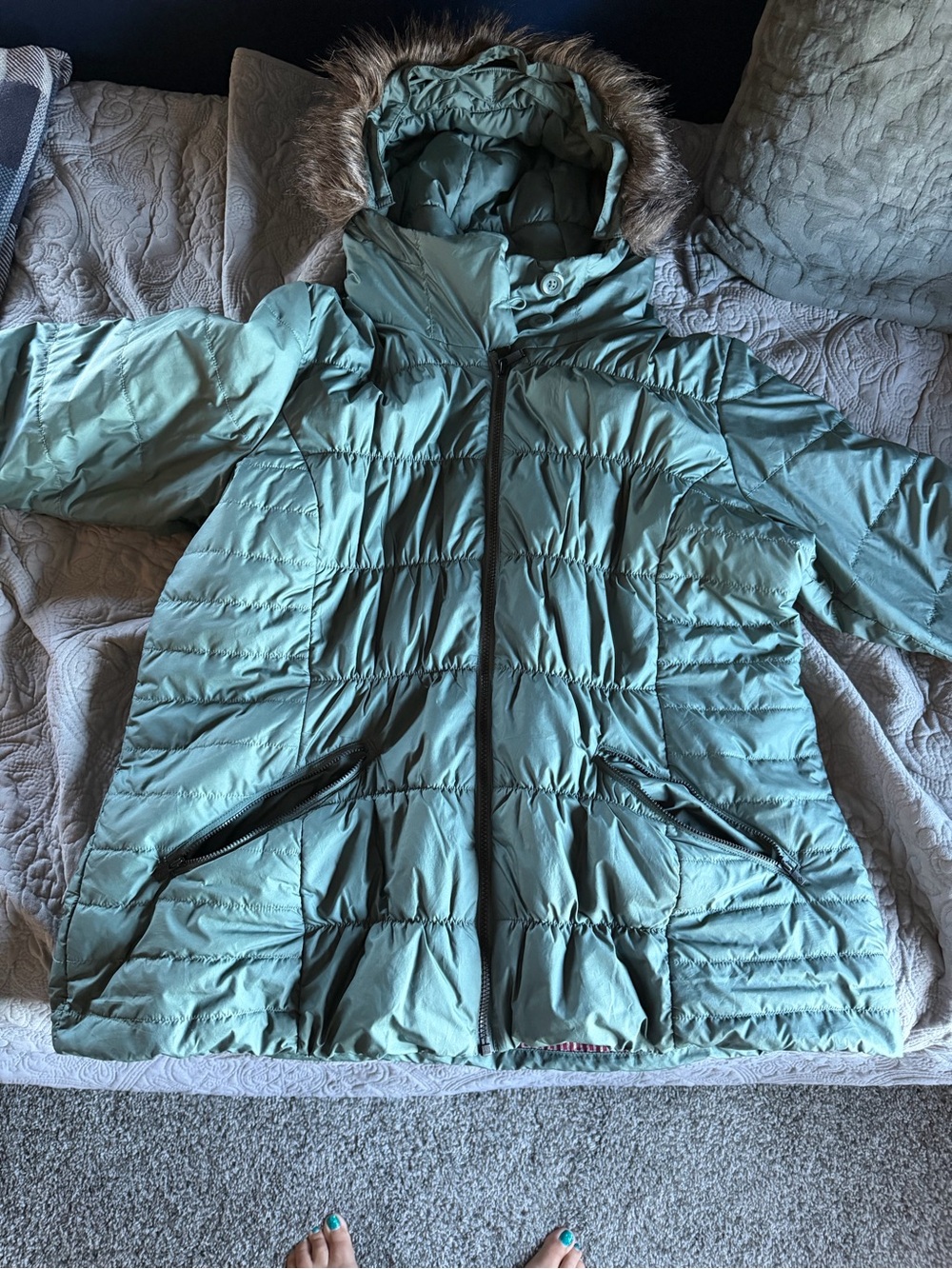 Columbia women’s Hooded Puffer Jacket in Sage Green with Faux-Fur Trim